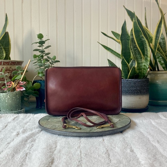 Coach Handbags - Coach Vintage Basic Bag Burgundy 9455